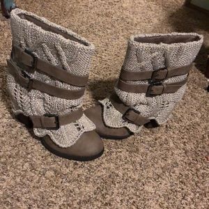 New cute Buckle booties